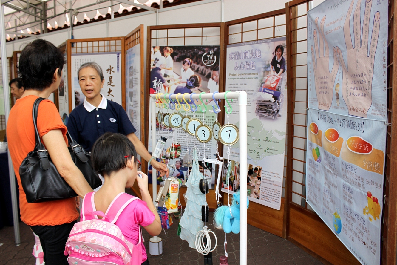 社区邻里说环保  居民感动当志工